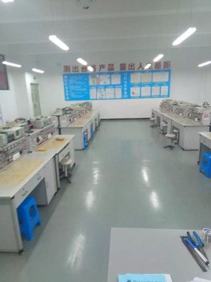 四川三河職業(yè)學(xué)院信息工程系實(shí)訓(xùn)室